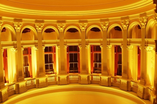 ¿Es importante la estética para un político? Reflexiones sobre implantes